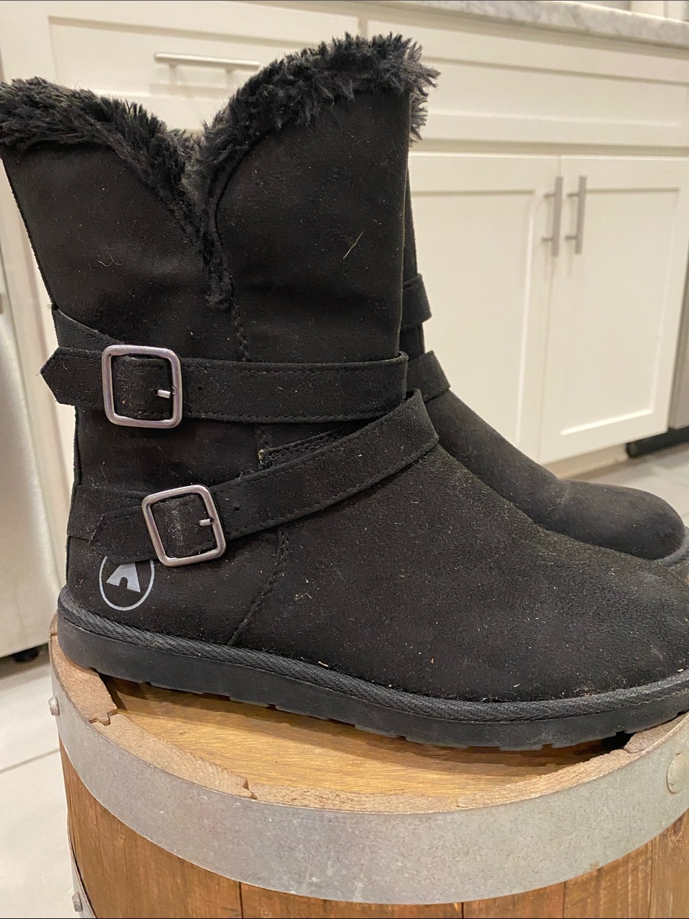 Airwalk Black Faux-Fur Strap Boots 🥾 size 8
